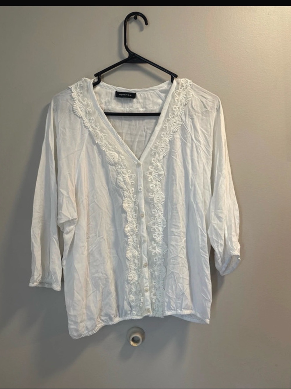 Spense White Embroidered V-Neck Button Front Blouse
